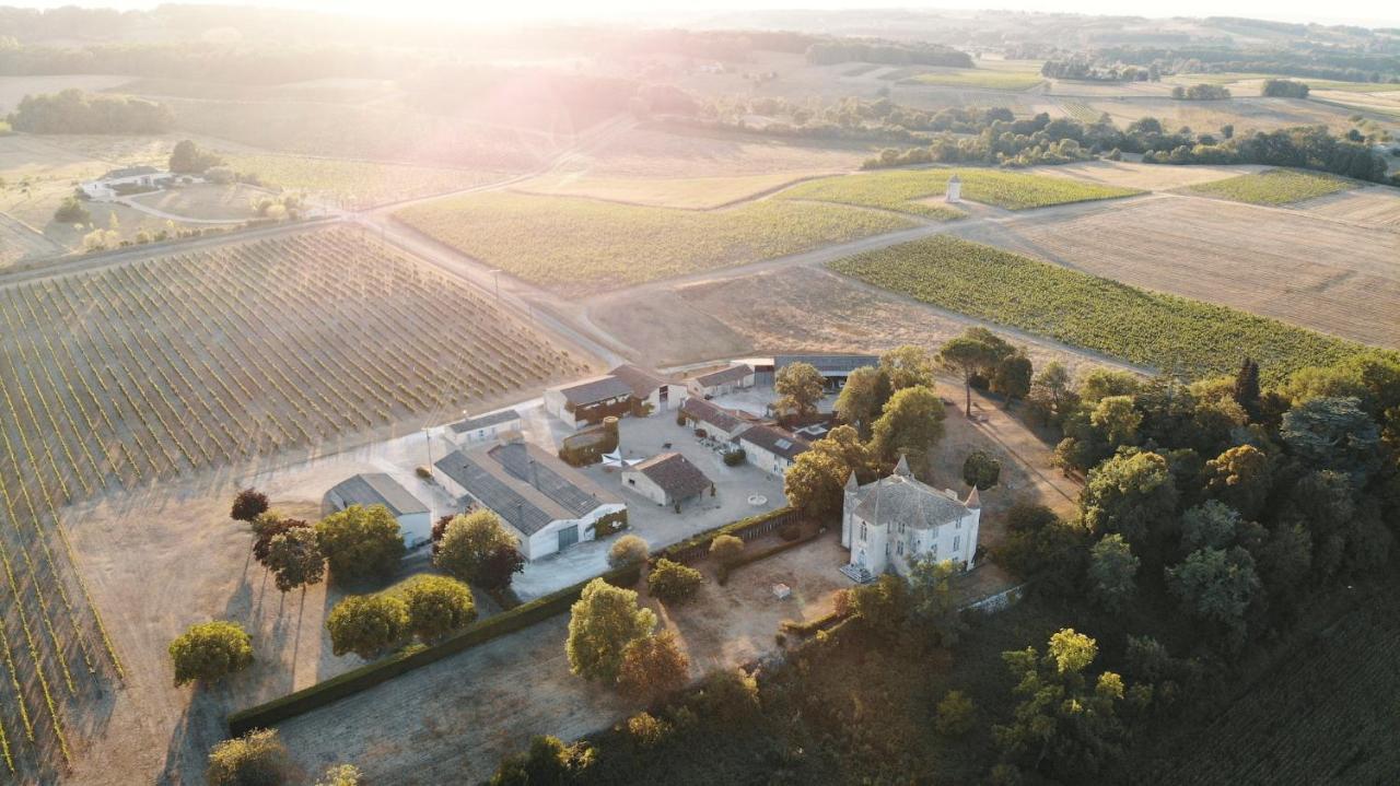 Gites Du Chateau De Panisseau Thénac Екстериор снимка