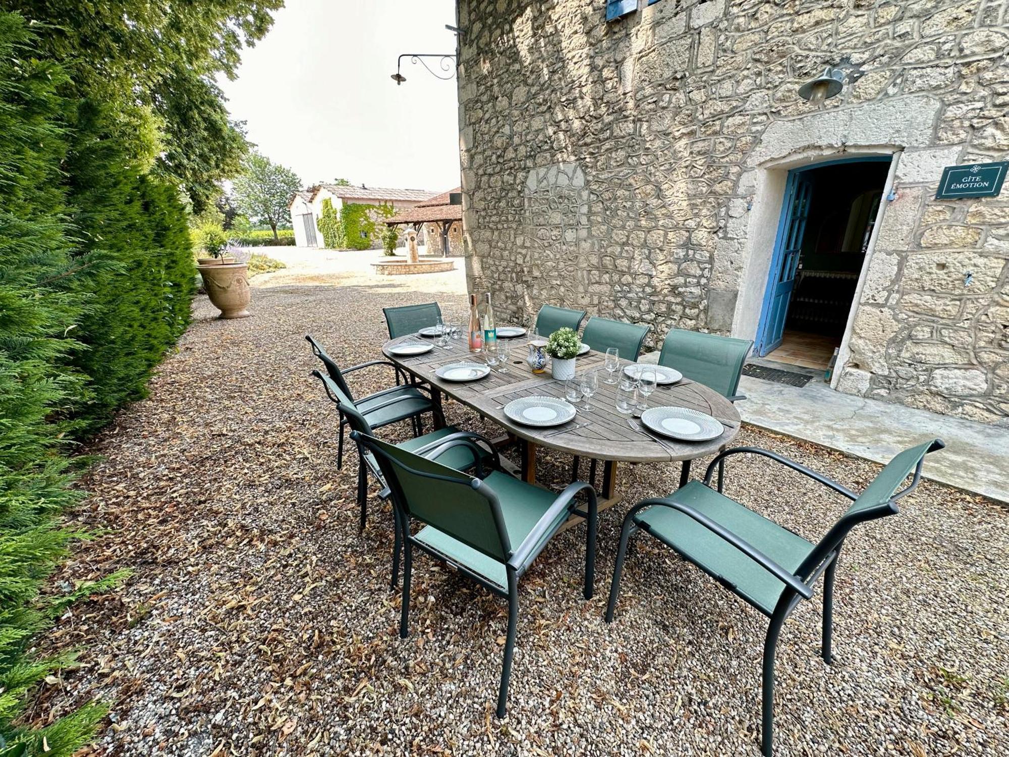 Gites Du Chateau De Panisseau Thénac Екстериор снимка